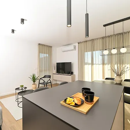 Апартаменты It Brand New Stylish Трогир